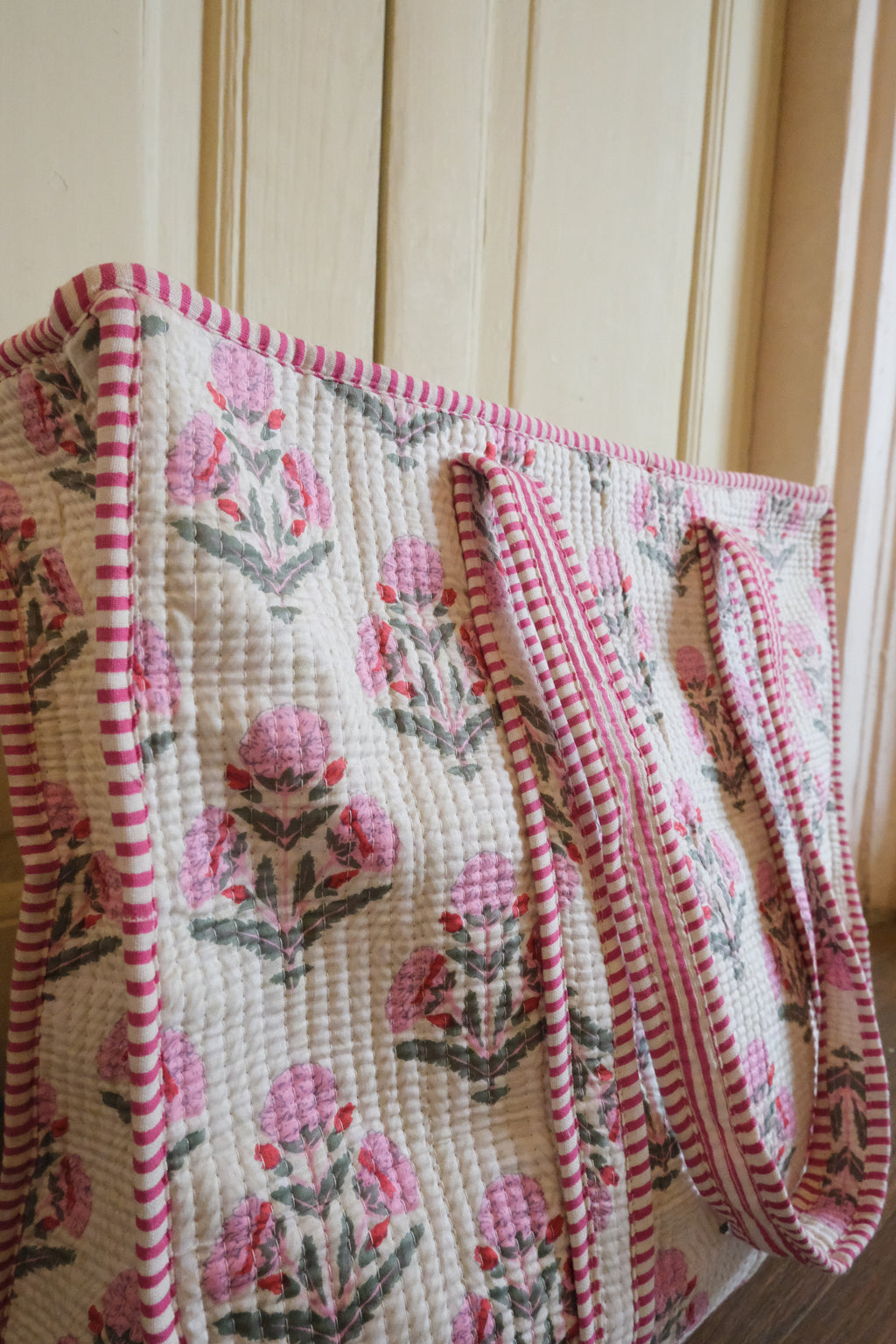 QUILTED TOTE BAG - WHITE & PINK